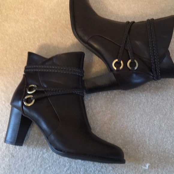 Boots - Picture 3 of 3